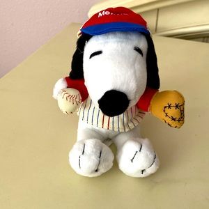 Snoopy the baseball player
